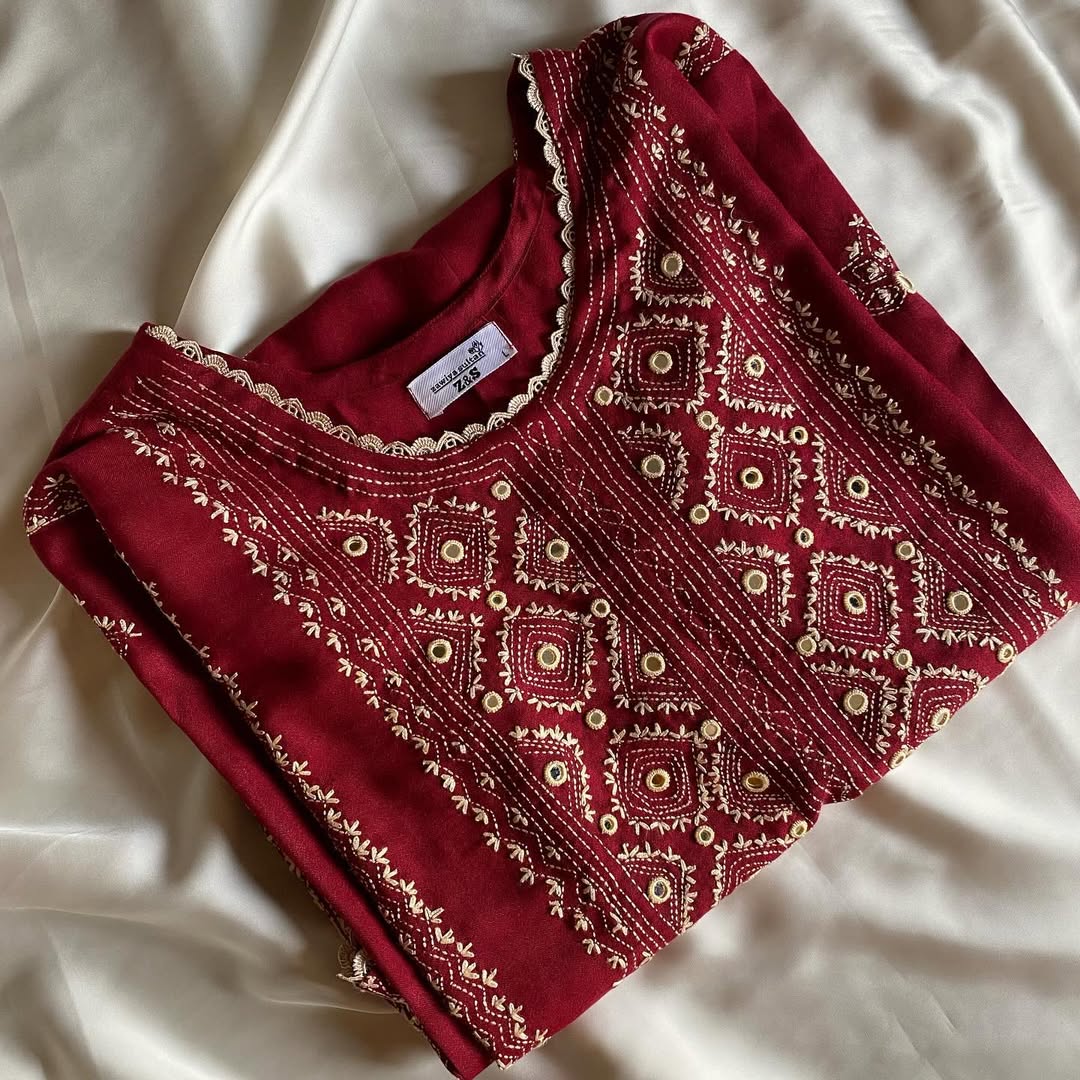 Hand-embroidered-kurta.ootd-clothingbrand-vlog-blog-explore-trendingpost-instagrampost.jpg Golden Vine - Image 1